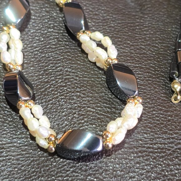Vintage 30s French three-strand twisted necklace (hematite, freshwater pearls) - Picture 6 of 7